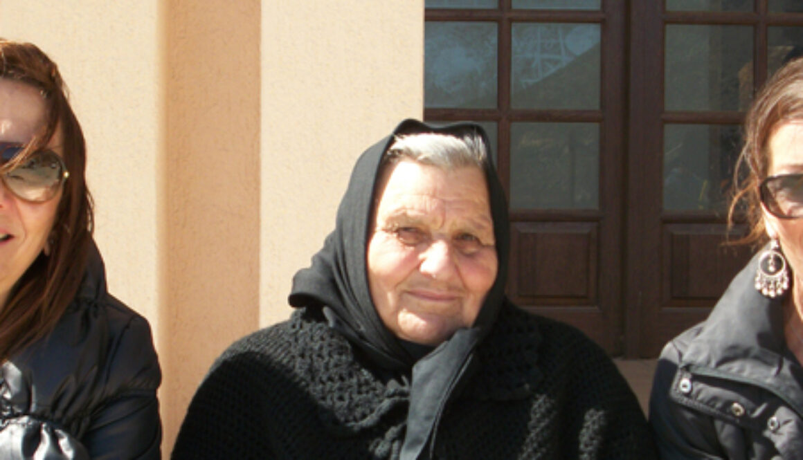 On the set of Το Νησί